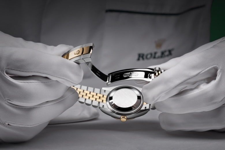 rolex-servicing-procedure-cover_2301_rolex_sav_retailers_175_controle-final_fermoir_v2-portrait