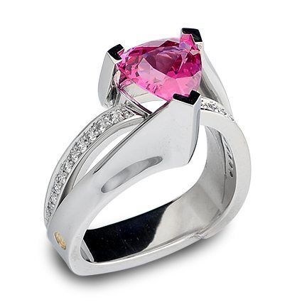 Trillion cut pink spinel and diamond platinum ring showcasing modern design and exquisite craftsmanship.