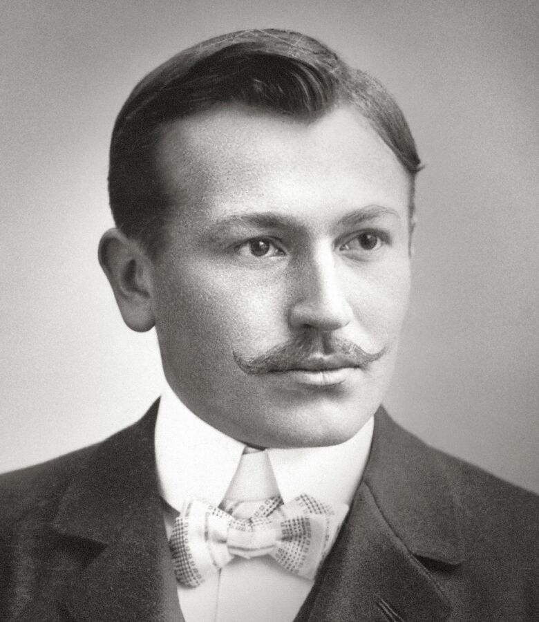 rolex-oyster-story-hans_wilsdorf_founder_of_rolex_r2_rvb-portrait The oyster story