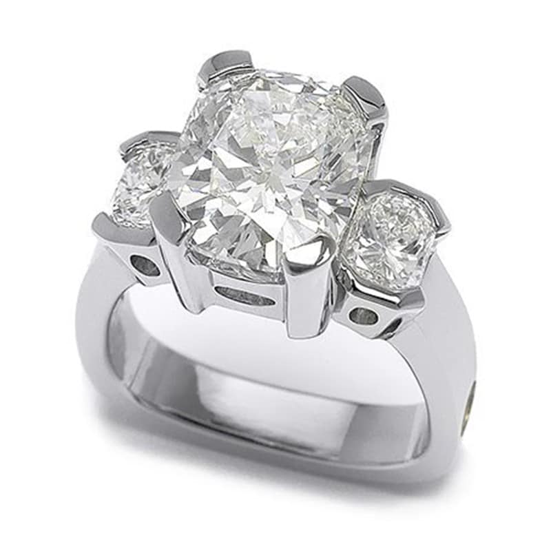 Classique Cushion Cut Diamond 3 Stone Ring