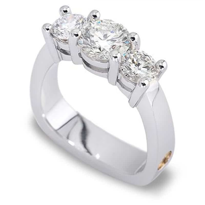 Classique 3 Round Brilliant Cut Diamond and Platinum Ring