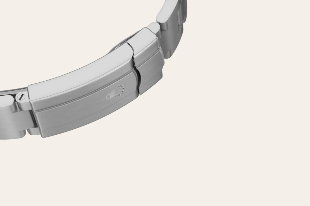 m134303-0001 The Oyster bracelet
