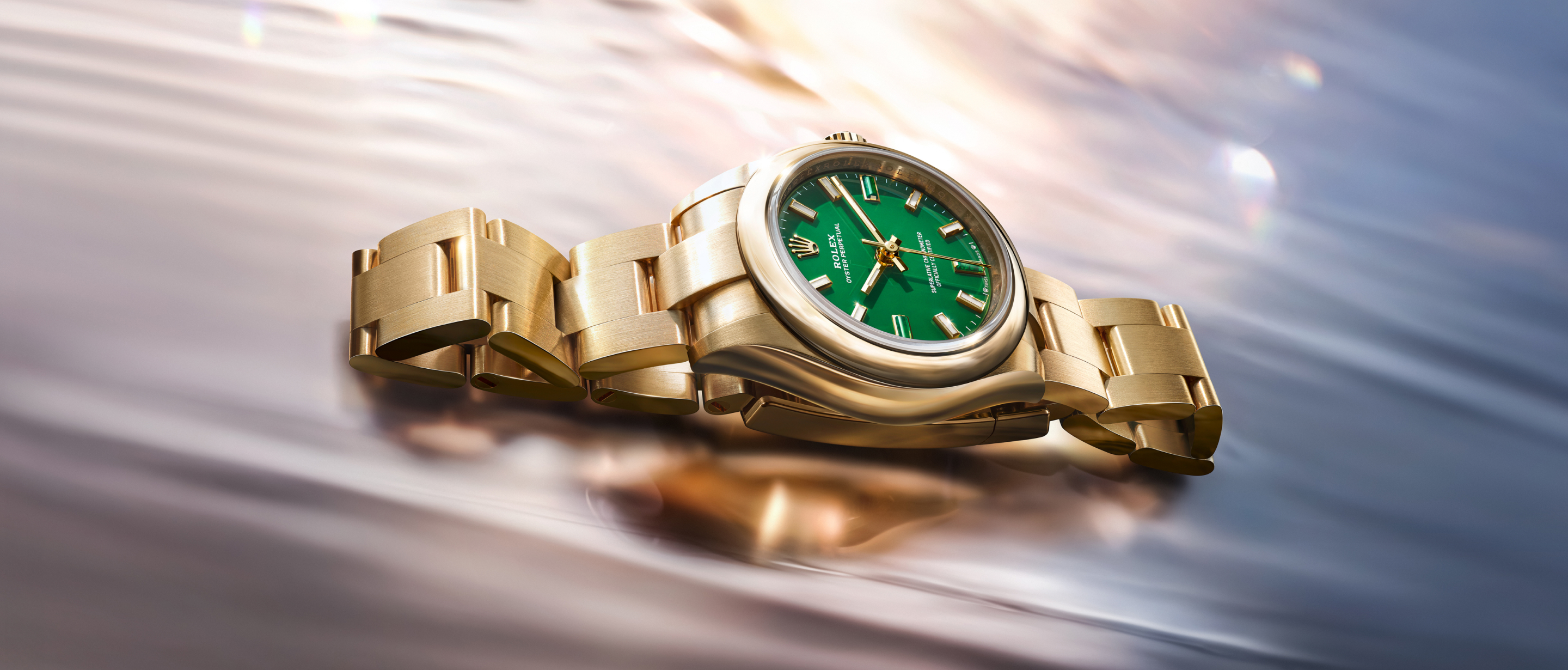 rolex-new-watches-2026-the-oyster-perpetual-28-and-34-m124205-0002-and-m276208-0002-ambiance-landscape Oyster Perpetual 28 34