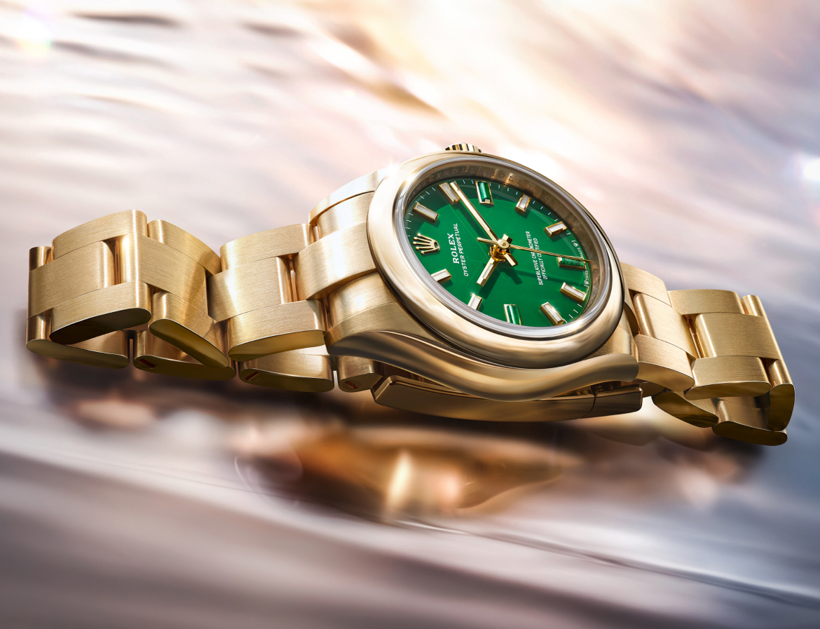 rolex-new-watches-2026-the-oyster-perpetual-28-and-34-m124205-0002-and-m276208-0002-ambiance-portrait Oyster Perpetual 28 34